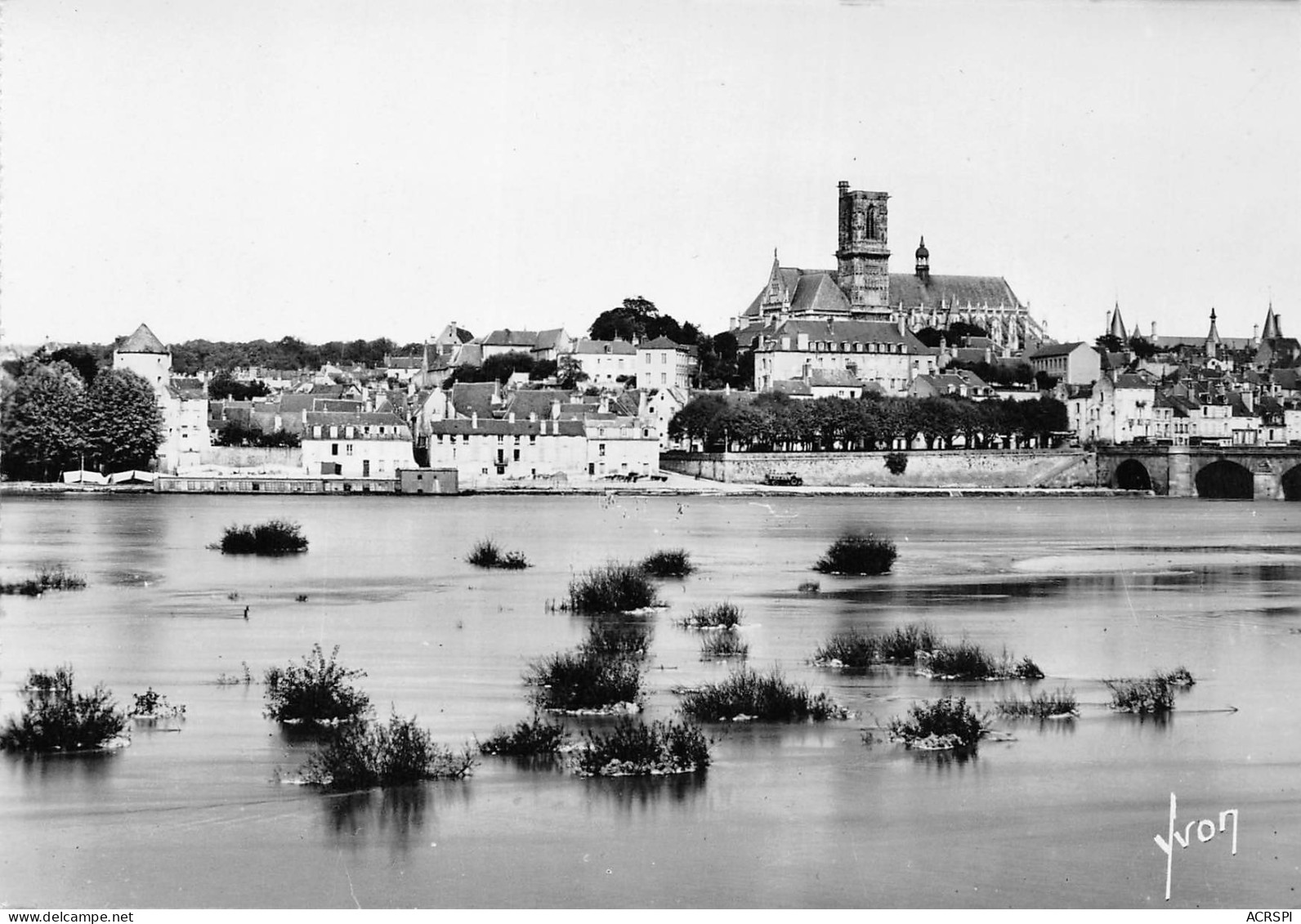 58 NEVERS  La Ville Vue De La Rive Gauche De La Loire  N° 36 \MK3028 - Nevers