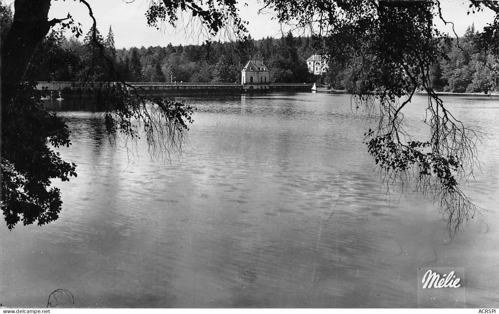 58 Montsauche Le Lac Des Settons Digue Barrage Et Tour De Manoeuvre     N° 61 \MK3028 - Montsauche Les Settons