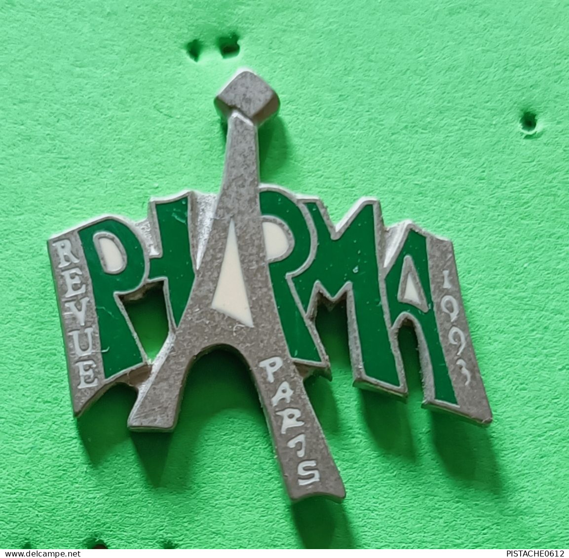 Pin's Revue 1993 Pharma Paris Tour Eiffel Pharmacie Medical - Geneeskunde