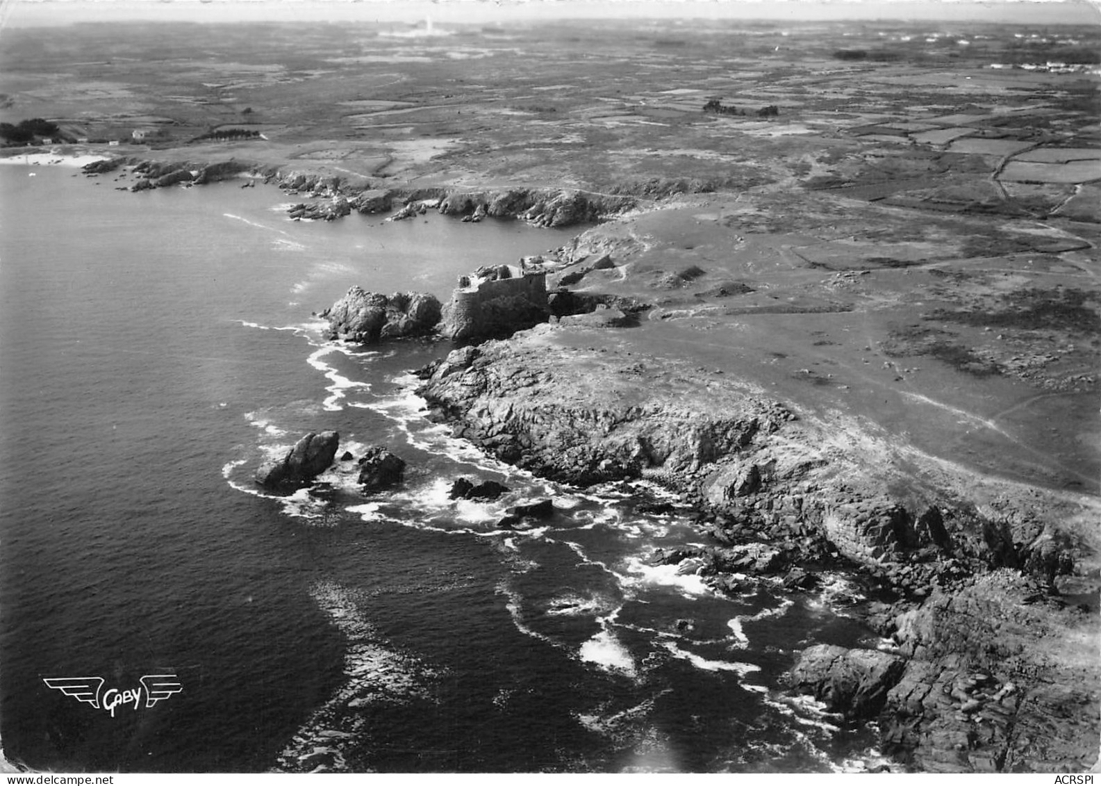 85 île D'YEU  La Plage Des Sabias Vue Du Ciel Et Vieux Chateau  N° 59 \MK3032 - Ile D'Yeu