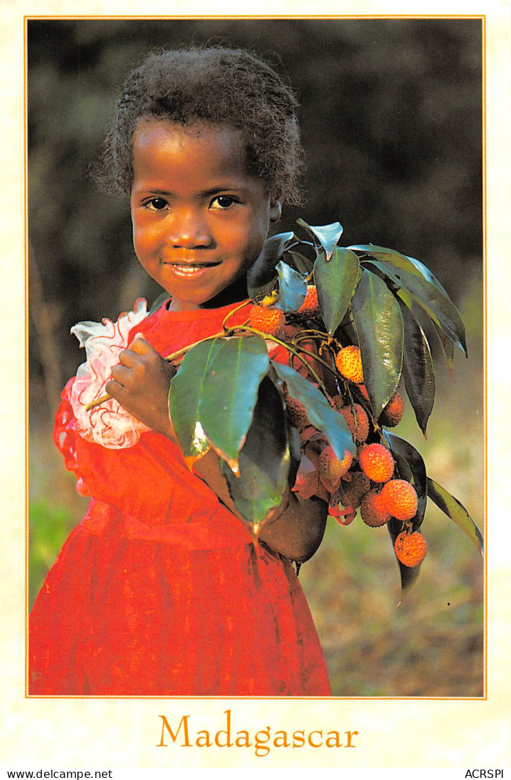 MADAGASCAR Manakara Petite Fille Aux Letchis Tananarive Antananarivo  N° 9 \MK3033 - Madagascar