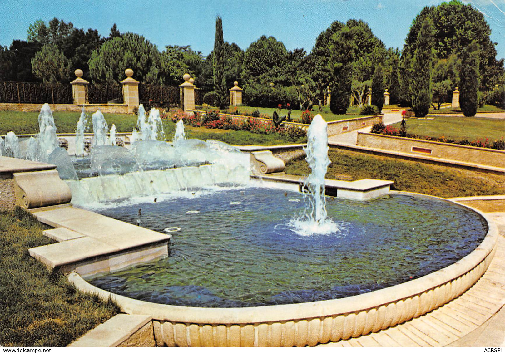 04 Gréoux-les-Bains Les Jardins Et Les Jets D'eau  N° 38 \MK3035 - Gréoux-les-Bains