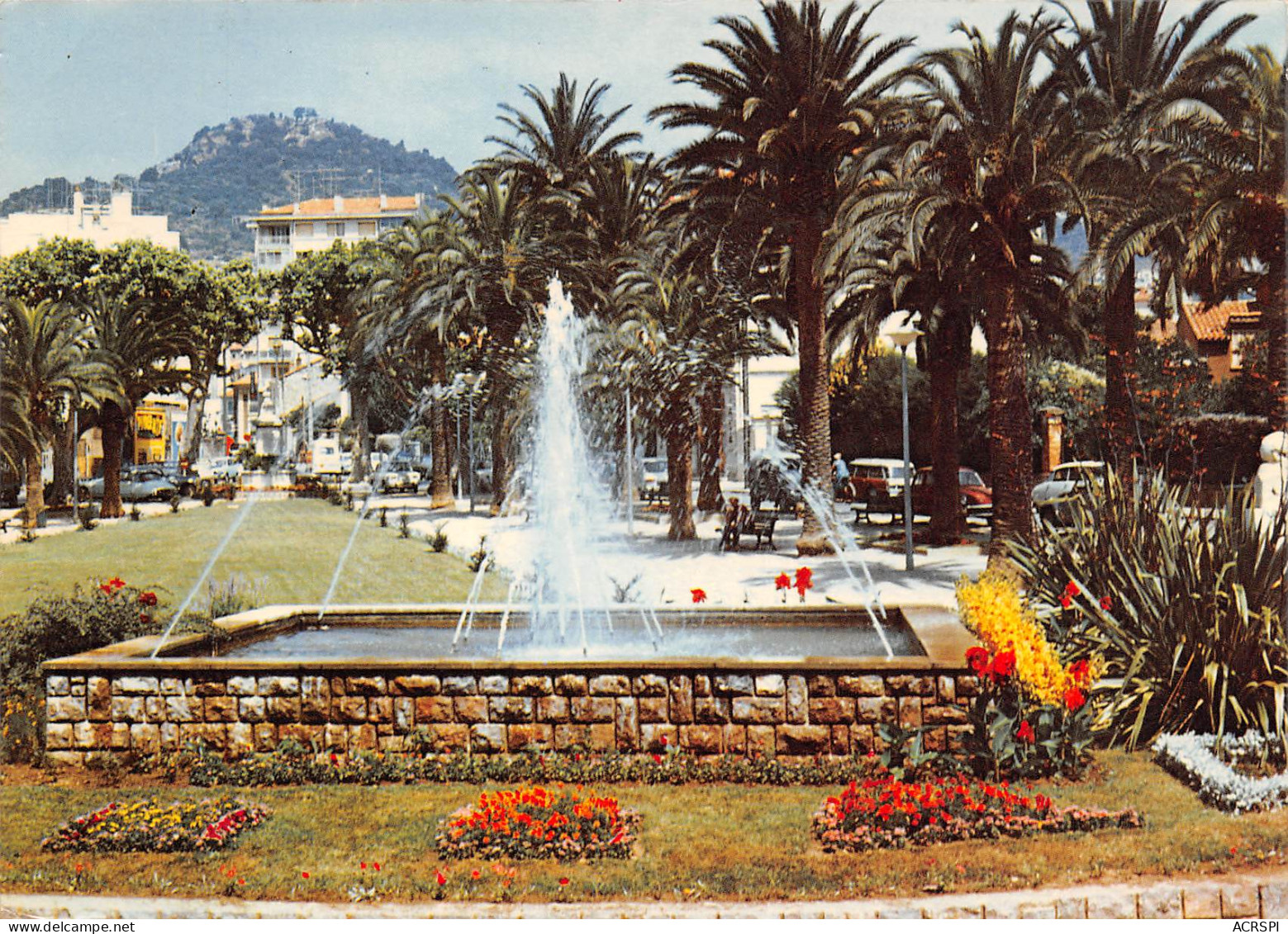 HYERES  Les PALMIERS Les Jardins De La Place Theodore Lefevre  12  (scan Recto Verso)MD2502BIS - Hyeres