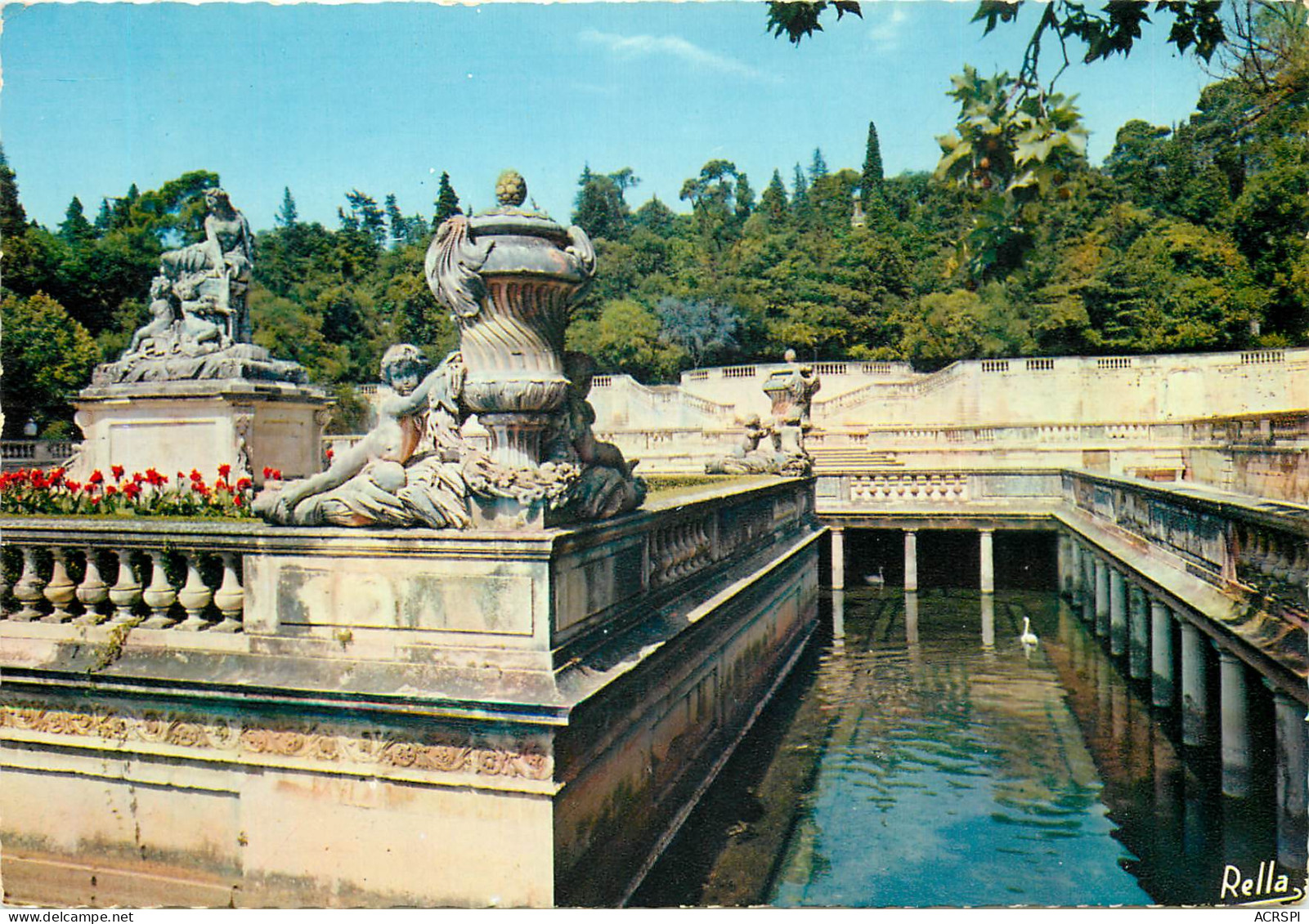 NIMES Le Jardin De La Fontaine Les Bains Romains 26(scan Recto-verso) MD2532 - Nîmes