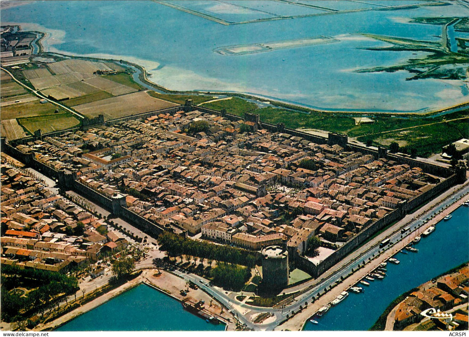 AIGUES MORTES Vue Panoramique Aerienne La Cite Et Les Salines 9(scan Recto-verso) MD2547 - Aigues-Mortes