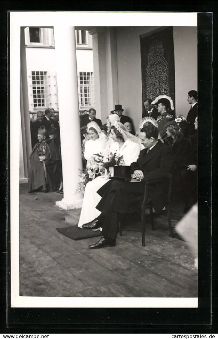 AK Brautpaar Fürst Franz Josef II. Und Fürstin Gina Von Liechtenstein Betrachten Schauspiel Bei Ihrer Hochzeit 1943  - Liechtenstein