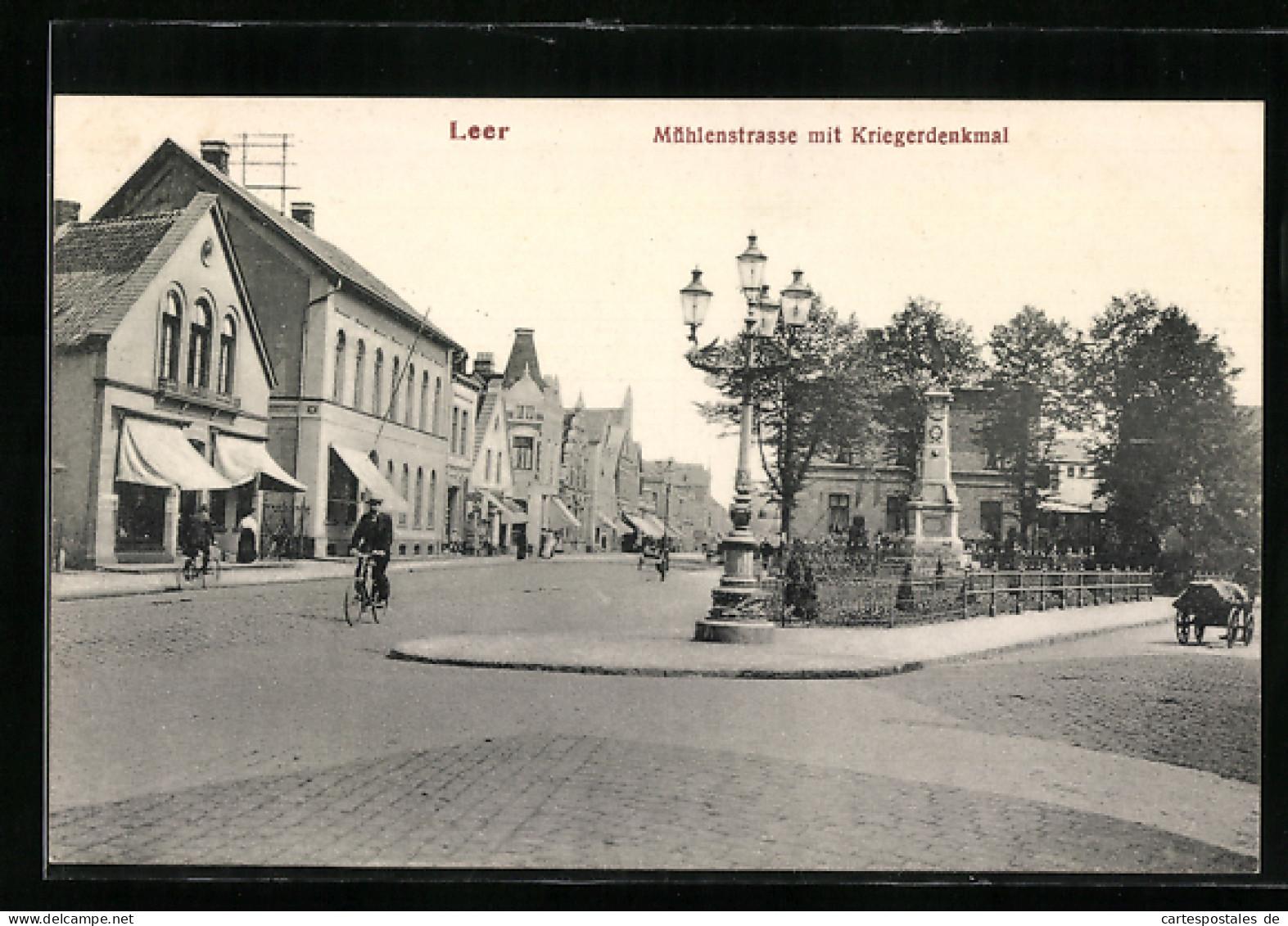 AK Leer / Ostfriesland, Mühlenstrasse Mit Kriegerdenkmal  - Leer
