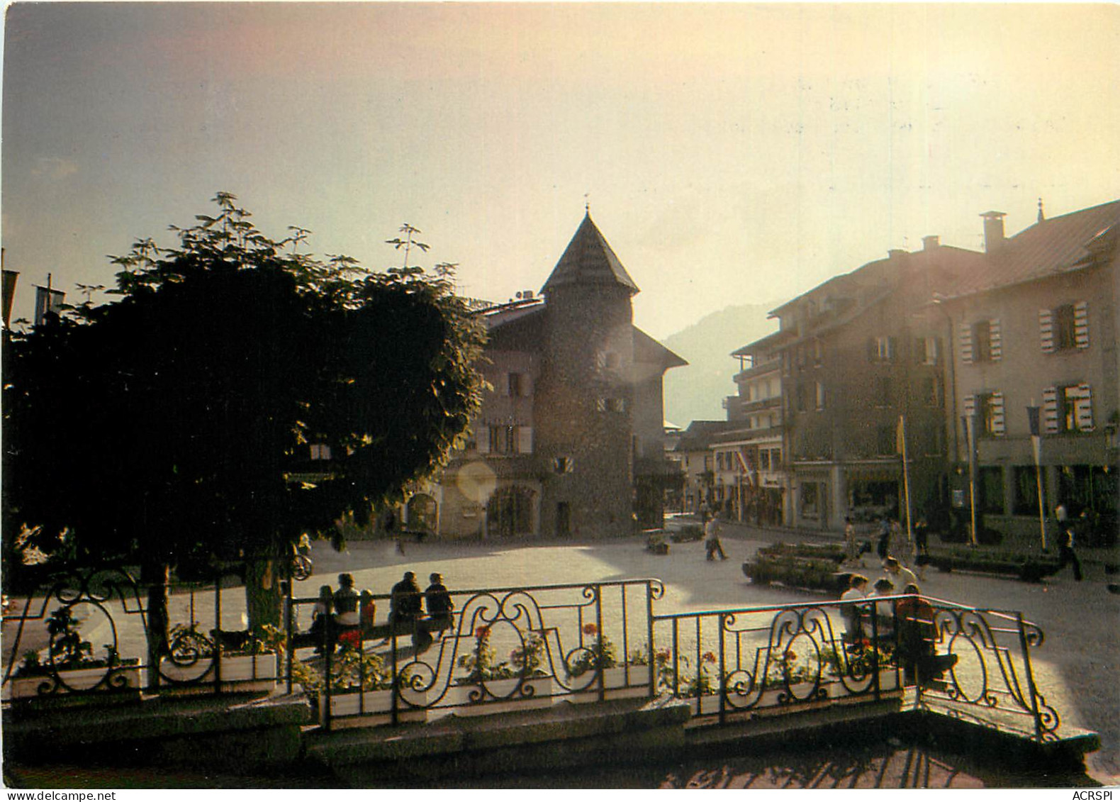 MEGEVE La Place De L Eglise Et Son Vieux Donjon 11(scan Recto-verso) MD2579 - Megève