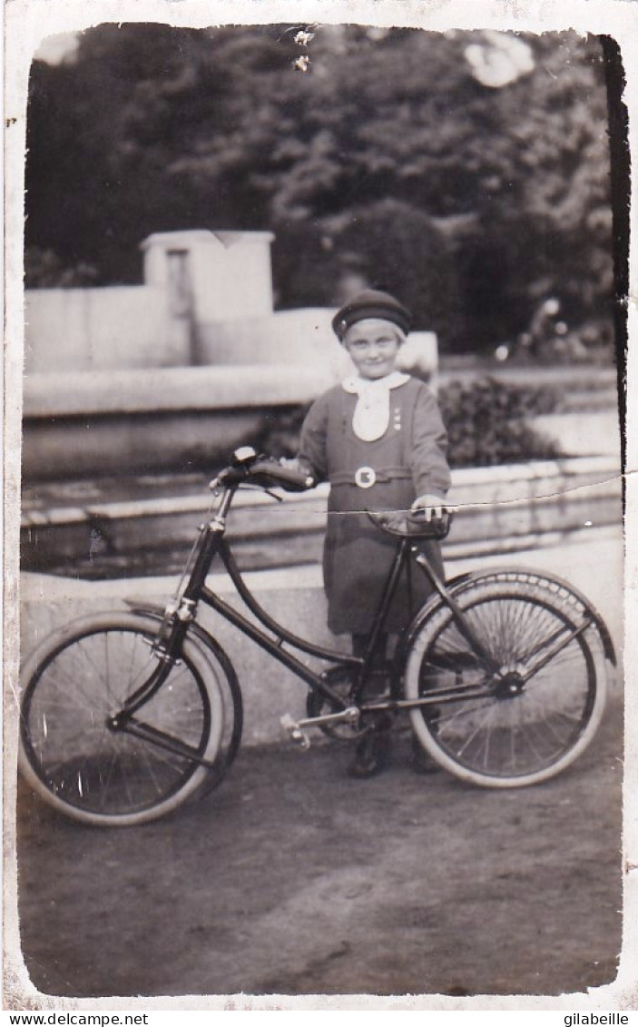 Walcourt - Carte Photo - Jeune Enfant Prenant La Pose Avec Son Velo - Walcourt