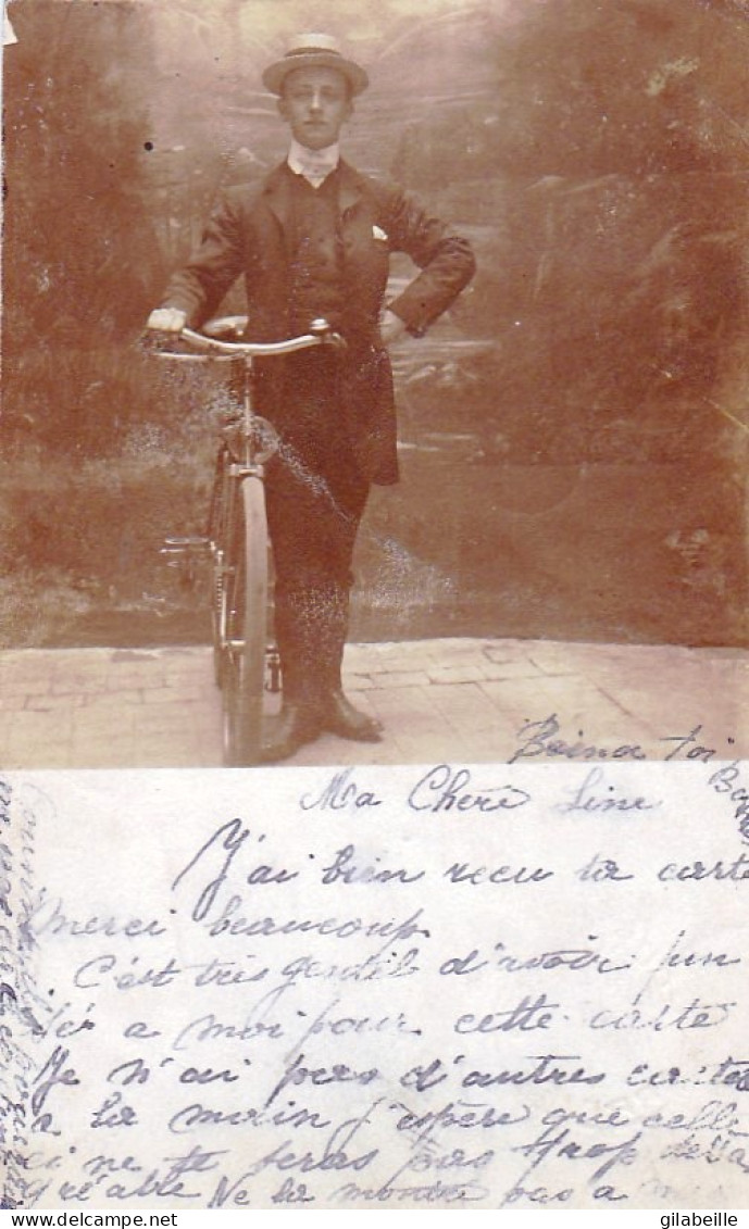 Carte Photo - Cyclisme - Jeune Dandy Prenant La Pose Chez Le Photographe A Laeken 1908 - Wielrennen