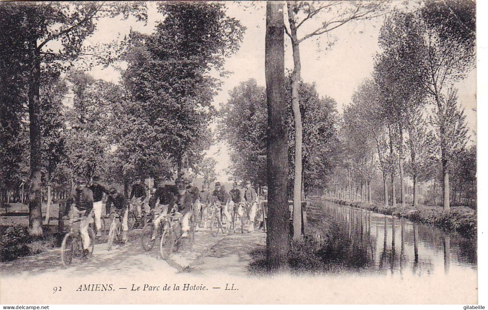 80 - Somme - AMIENS - Le Parc De La Hotoie - Militaires A Bicyclette - Amiens
