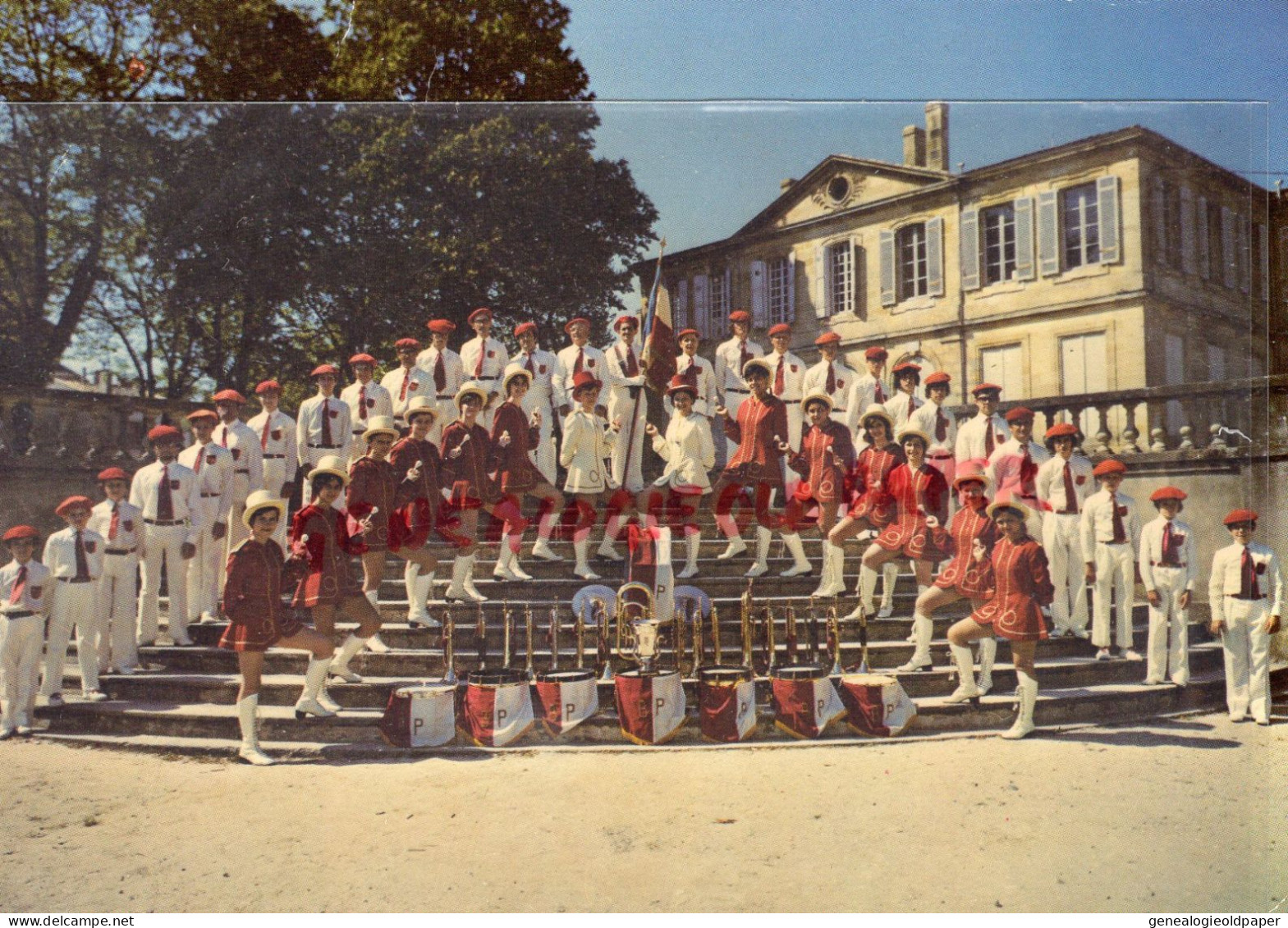 33- PAUILLAC - LA BATTERIE PAUILLACOISE ET SES MAJORETTES- TWIRLING BATON  MAJORETTE  RARE - Pauillac