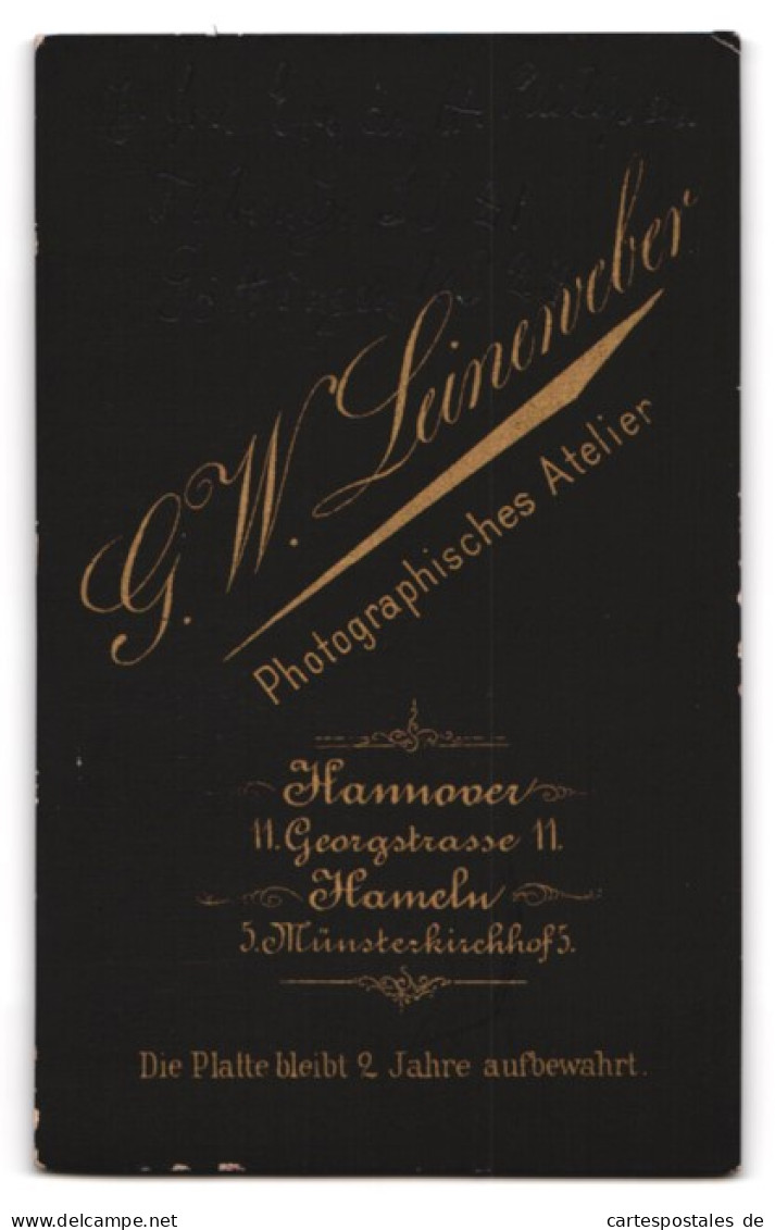 Fotografie G. W. Leineweber, Hannover, Georgstr. 11, H. Philipsen Im Anzug Mit Anstecknadel Und Schnurrbart  - Anonymous Persons