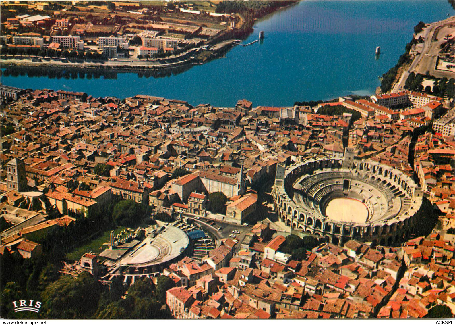 ARLES Vue Aerienne Des Arens Le Theatre Antique Saint Trophime Et Le Rhone 26(scan Recto-verso) ME2607 - Arles