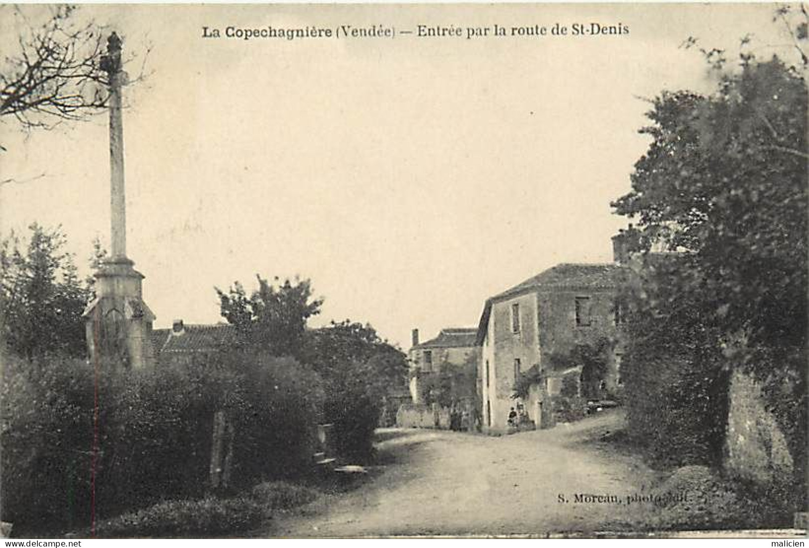 - Vendée -ref-F220- La Copechagnière - Entrée Par La Route De St Denis - - La Chataigneraie