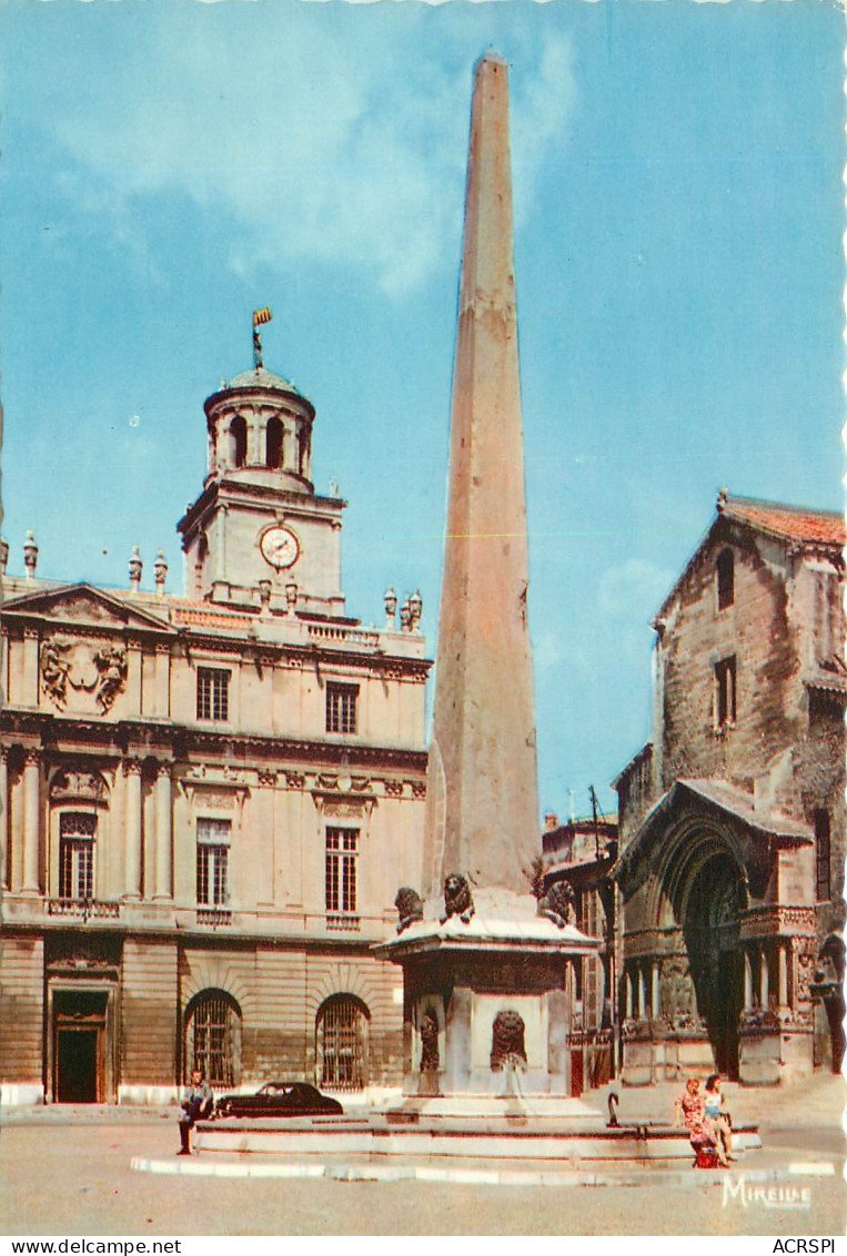 ARLES Place De La Republique L Hotel De Ville Avec La Tour De L Horloge 17(scan Recto-verso) ME2615 - Arles