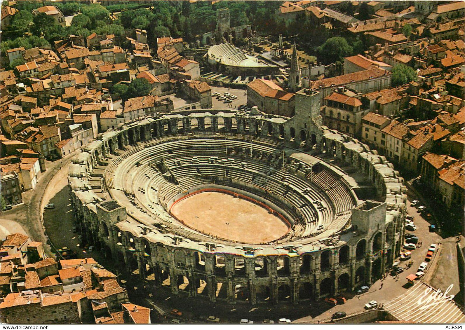 ARLES Vue Aerienne Des Arenes Au Second Plan Le Theatre Antique 16(scan Recto-verso) ME2618 - Arles