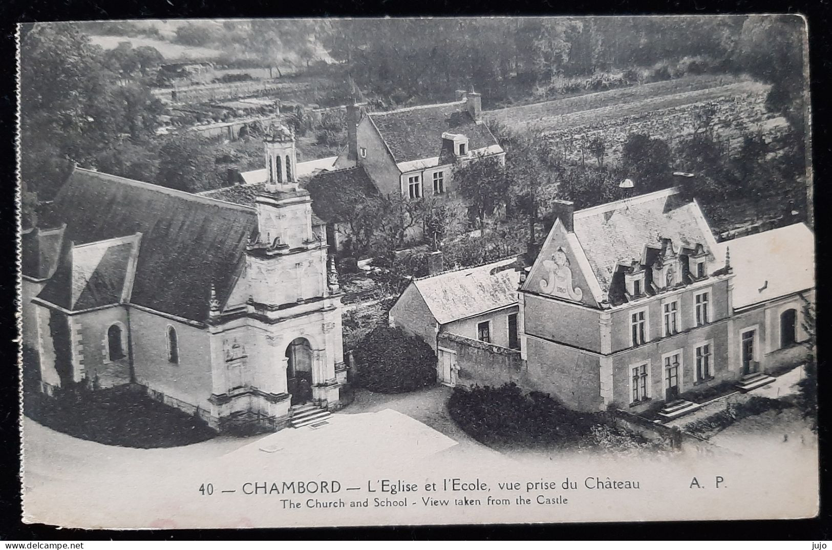 41 - CHAMBORD - L'Eglise Et L'Ecole  Vue Prise Du Chateau - Chambord