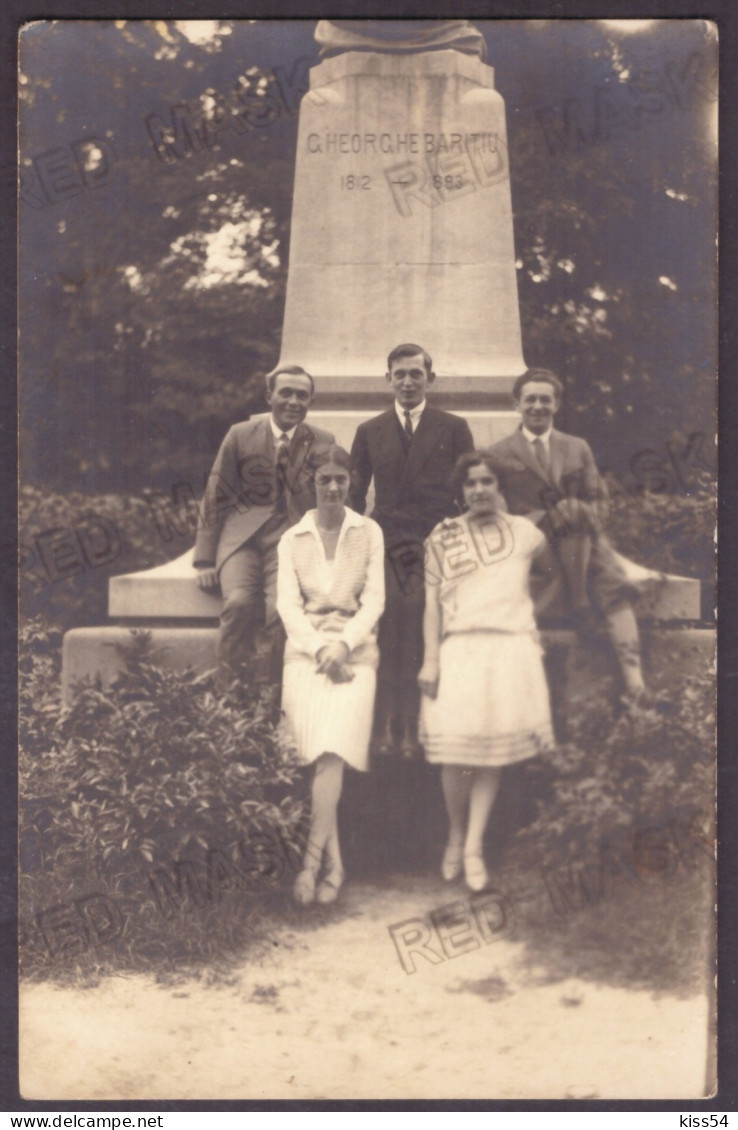 RO 40 - 23114 SIBIU, Park, Statuia Lui Gheorghe Baritiu, Romania - Old Postcard, Real Photo - Unused - Roemenië