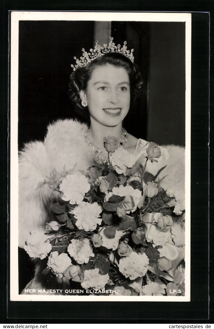 Pc Königin Elizabeth II. Von England Mit Diadem Und Prachtvollem Blumenbukett  - Familias Reales