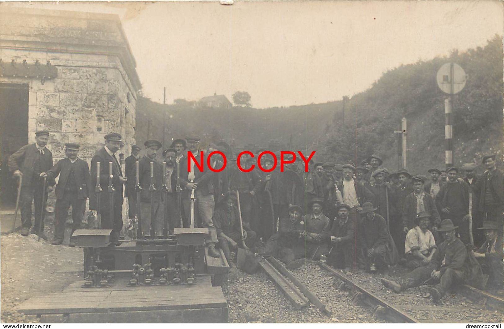 RARE Photo Cpa 78 BONNIERES-SUR-SEINE. Ouvriers Cheminots Sur Les Rails Du Chemin De Fer - Bonnieres Sur Seine