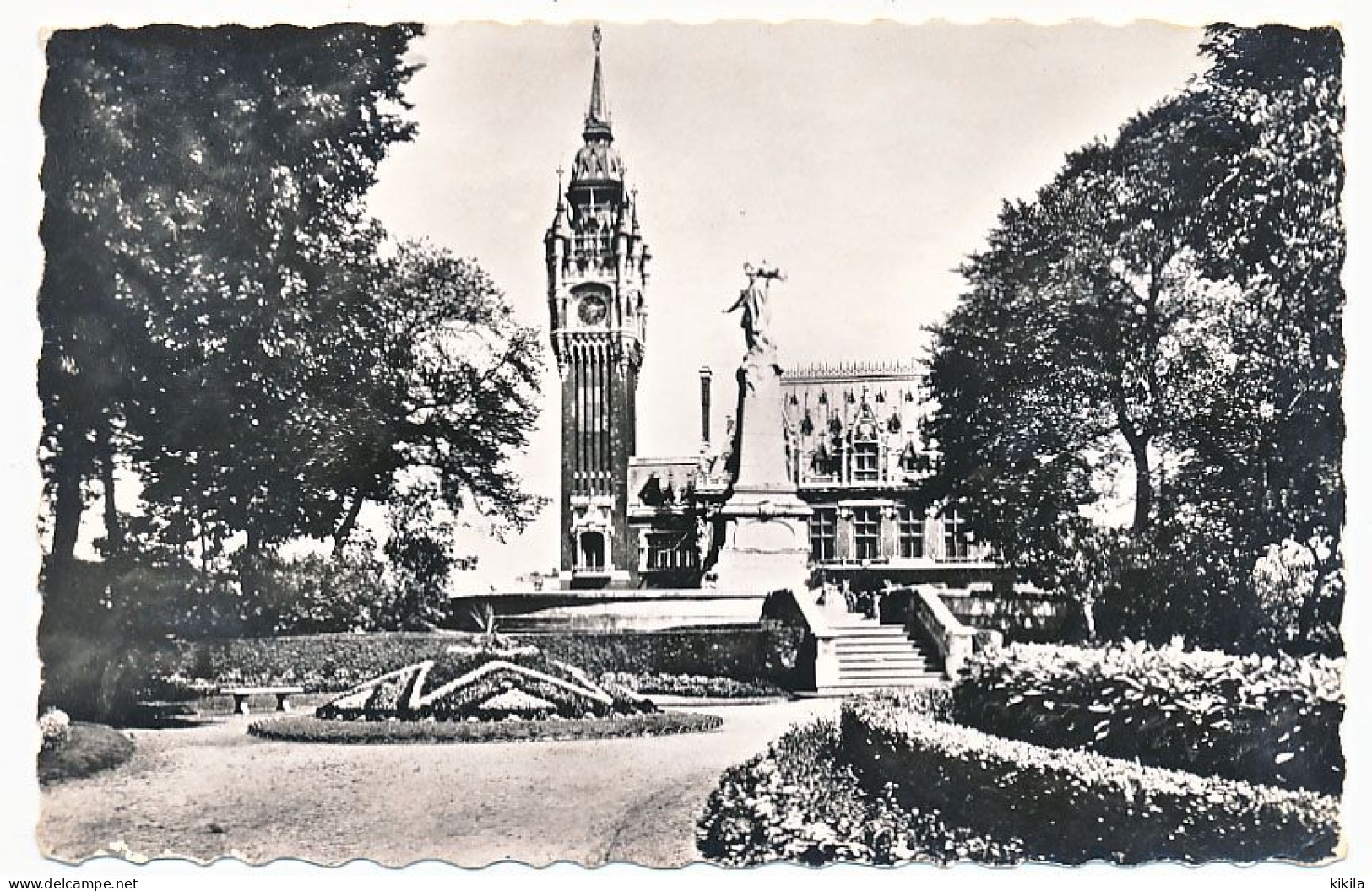 CPSM Dentelée 9 X 14 Pas De Calais CALAIS L'Hôtel De Ville Et Les Jardins - Calais