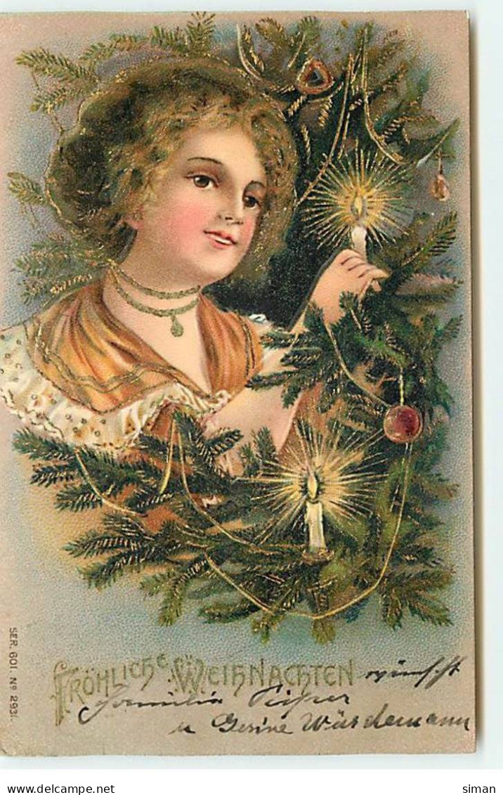 N°18382 - Carte Gaufrée - Fröhliche Weihnachten - Jeune Femme Allumant Une Bougie Sur Un Sapin - Other & Unclassified