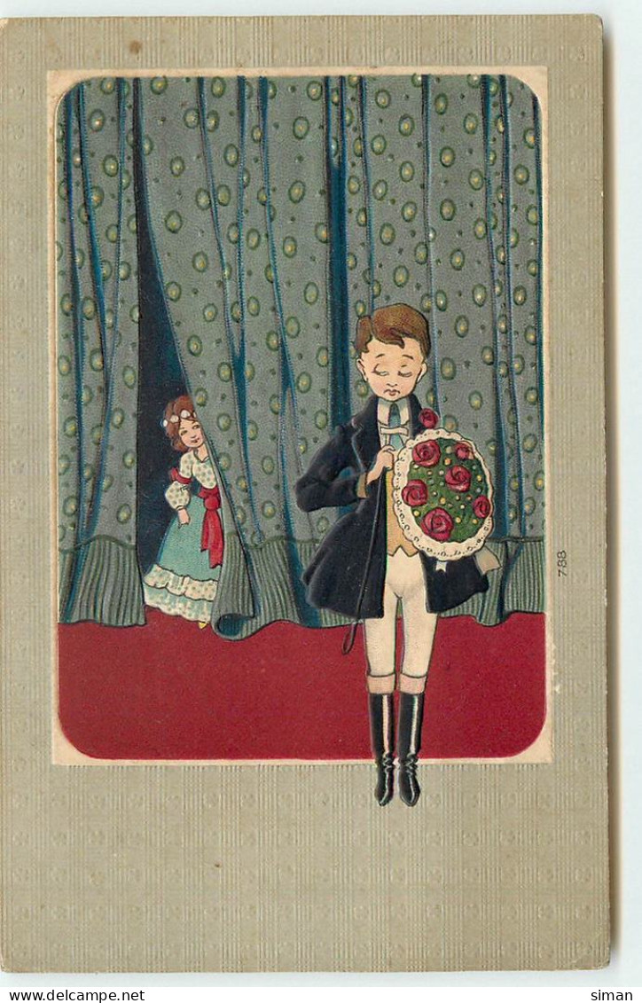 N°16242 - Carte Gaufrée - Fillette Regardant Derrière Un Rideau Un Garçon Tenant Un Bouquet De Roses - Autres & Non Classés