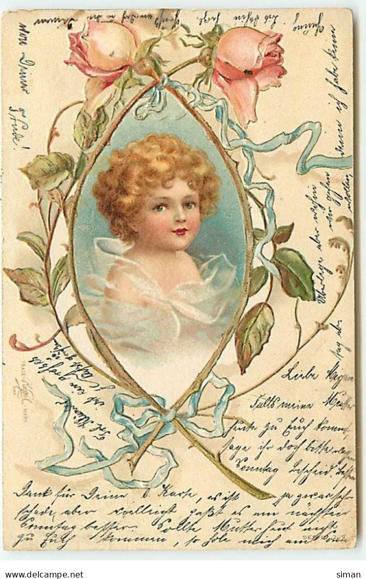 N°22847 - Carte Gaufrée - Clapsaddle - Enfant Dans Un Médaillon Fait De Roses - Autres & Non Classés