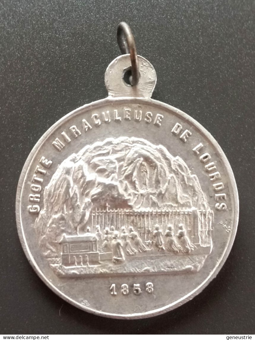 Jeton à Bélière Porte-bonheur - Pendentif Médaille Religieuse Début XXe "Notre-Dame De Lourdes" - Godsdienst & Esoterisme