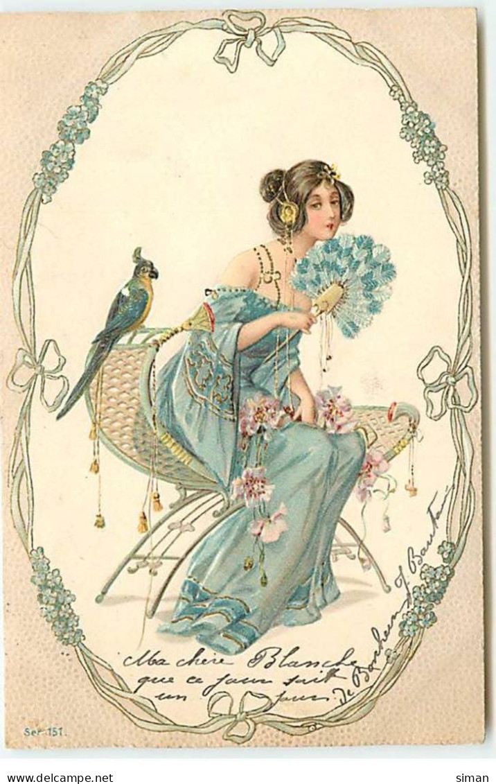 N°19495 - Carte Gaufrée - Art Nouveau -Femme Assise Avec Un éventail En Plume, Sous Le Regard D'un Perroquet - Mujeres