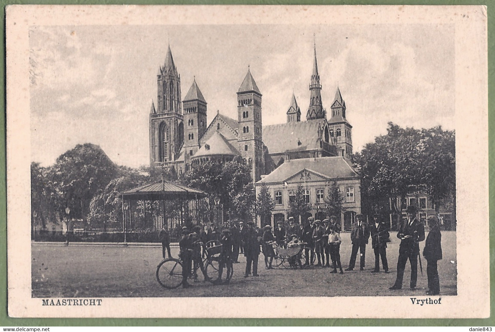 CPA - PAYS BAS - MAASTRICHT - VRYTHOF - Belle Animation; Cyclistes - Maastricht