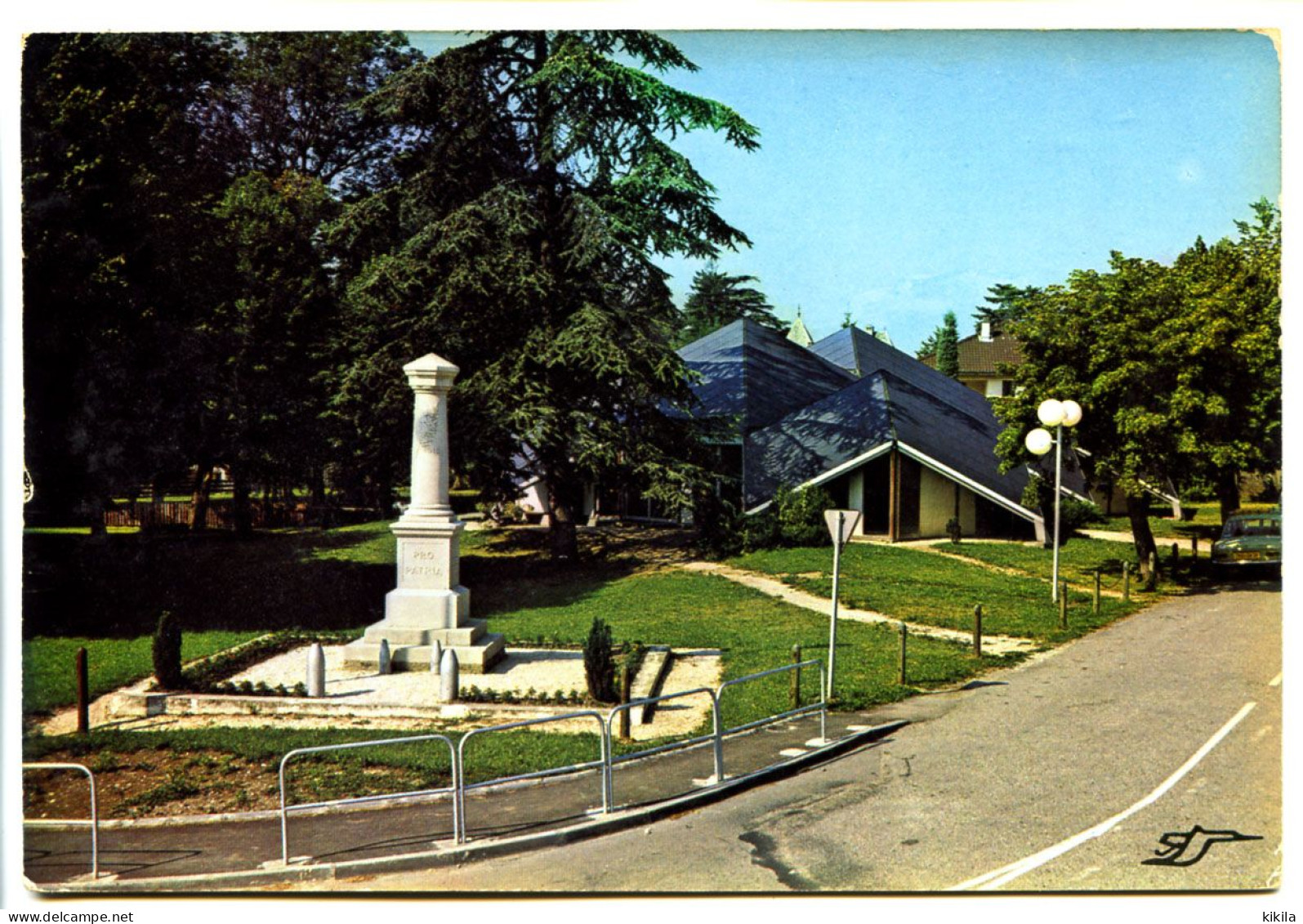 CPSM  10.5 X 15 Isère MONTBONNOT  Le Monument Aux Morts Et La Maison Pour Tous - Otros & Sin Clasificación