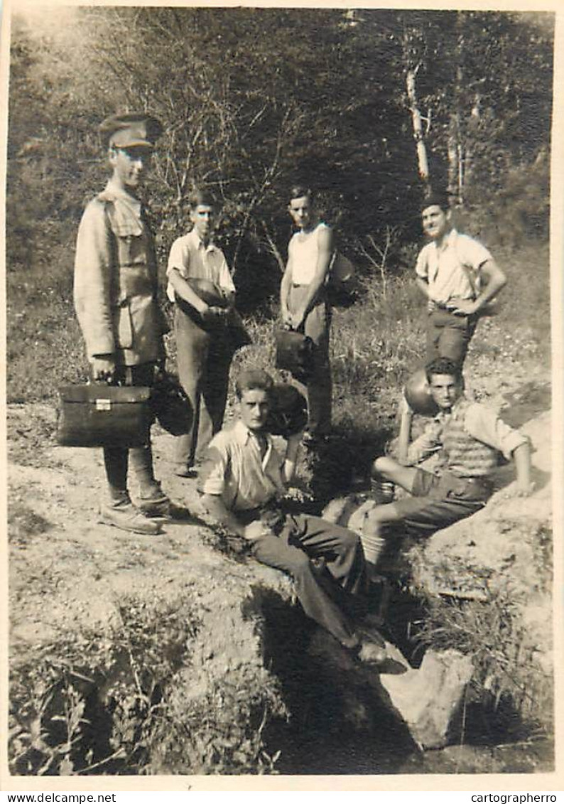 Military Man And Group Souvenir Instant Photography - Krieg, Militär