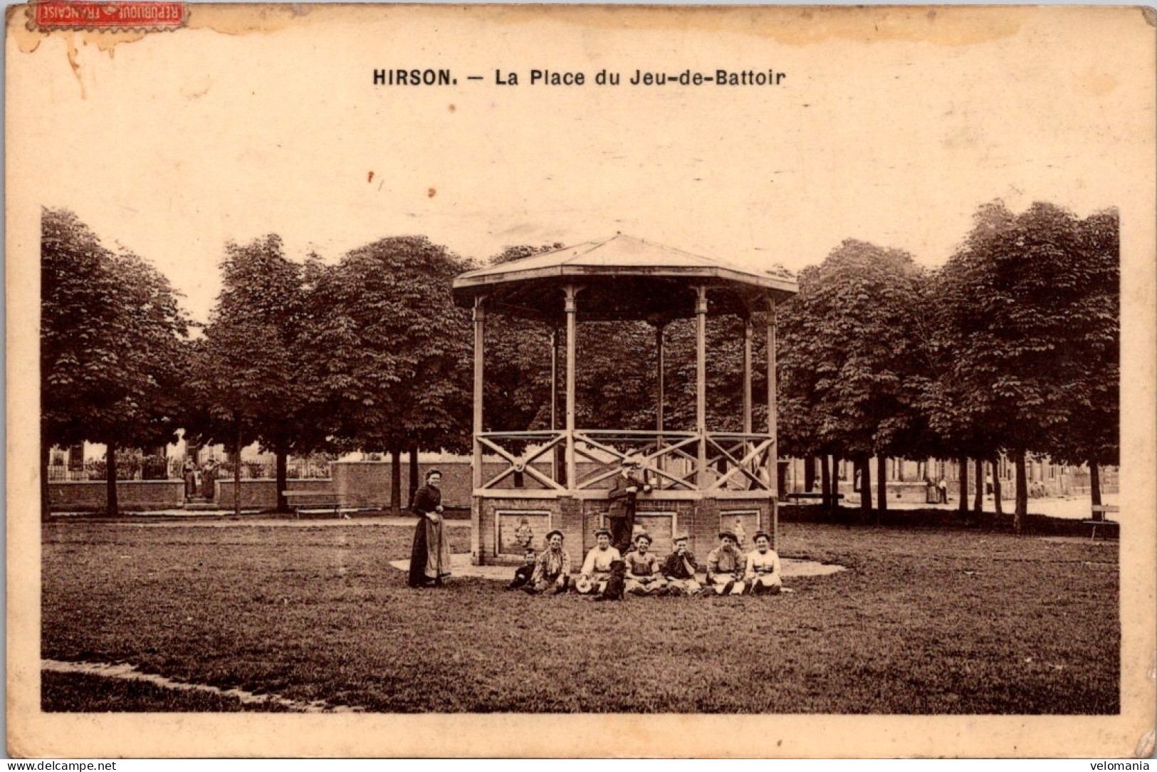 S16309 Cpa 02 Hirson - La Place Du Jeu De Battoir - Hirson