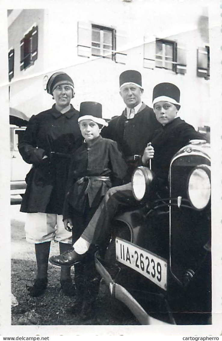 Anonymous Persons Family Souvenir Photo Costumes Automobile Plate - Personas Anónimos