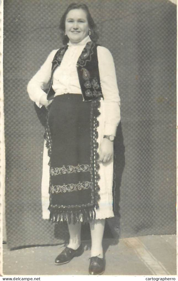 Anonymous Person Souvenir Photo Folk Costume - Anonyme Personen