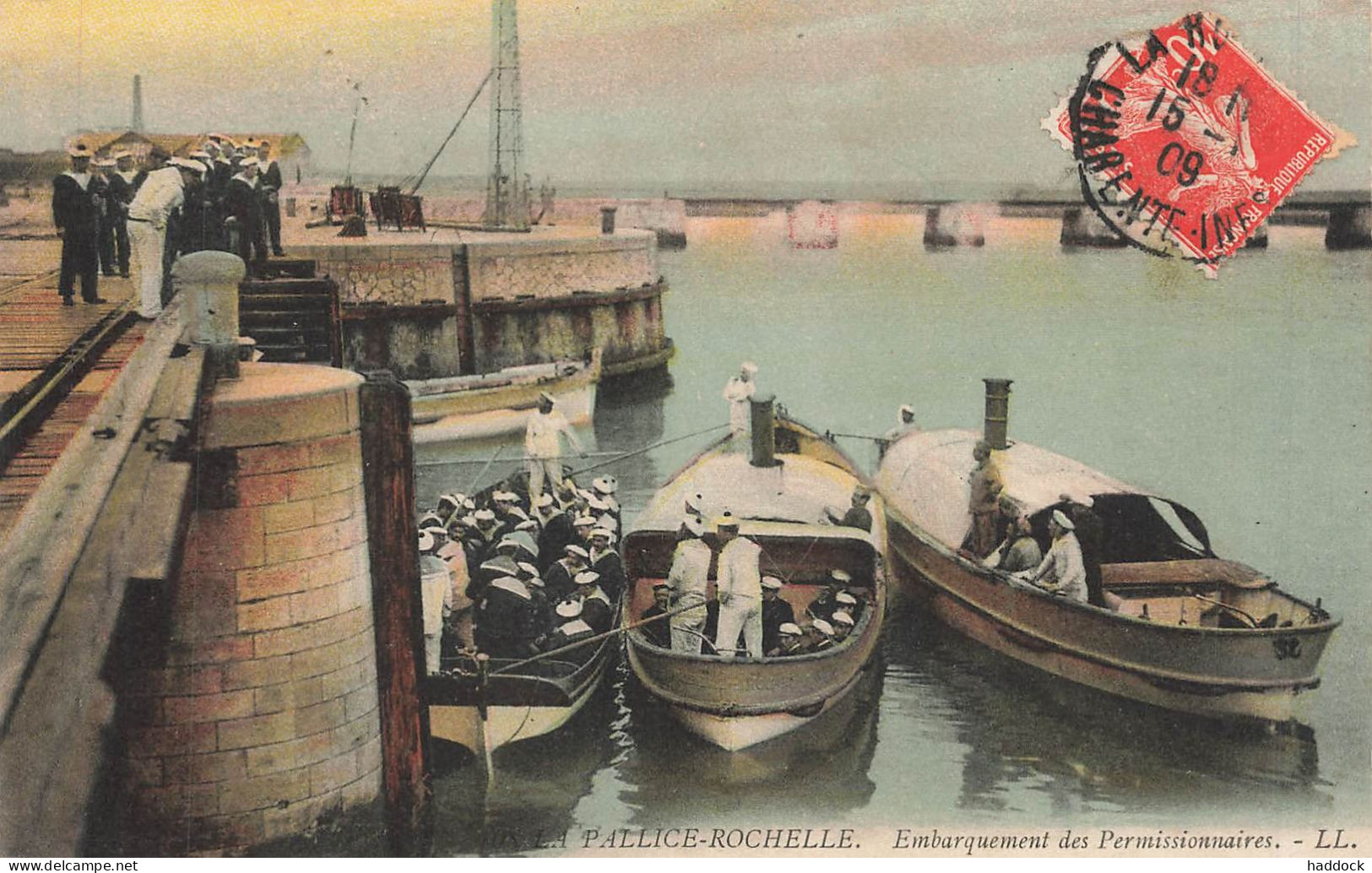 LA PALLICE - ROCHELLE : EMBARQUEMENT DES PERMISSIONNAIRES - La Rochelle