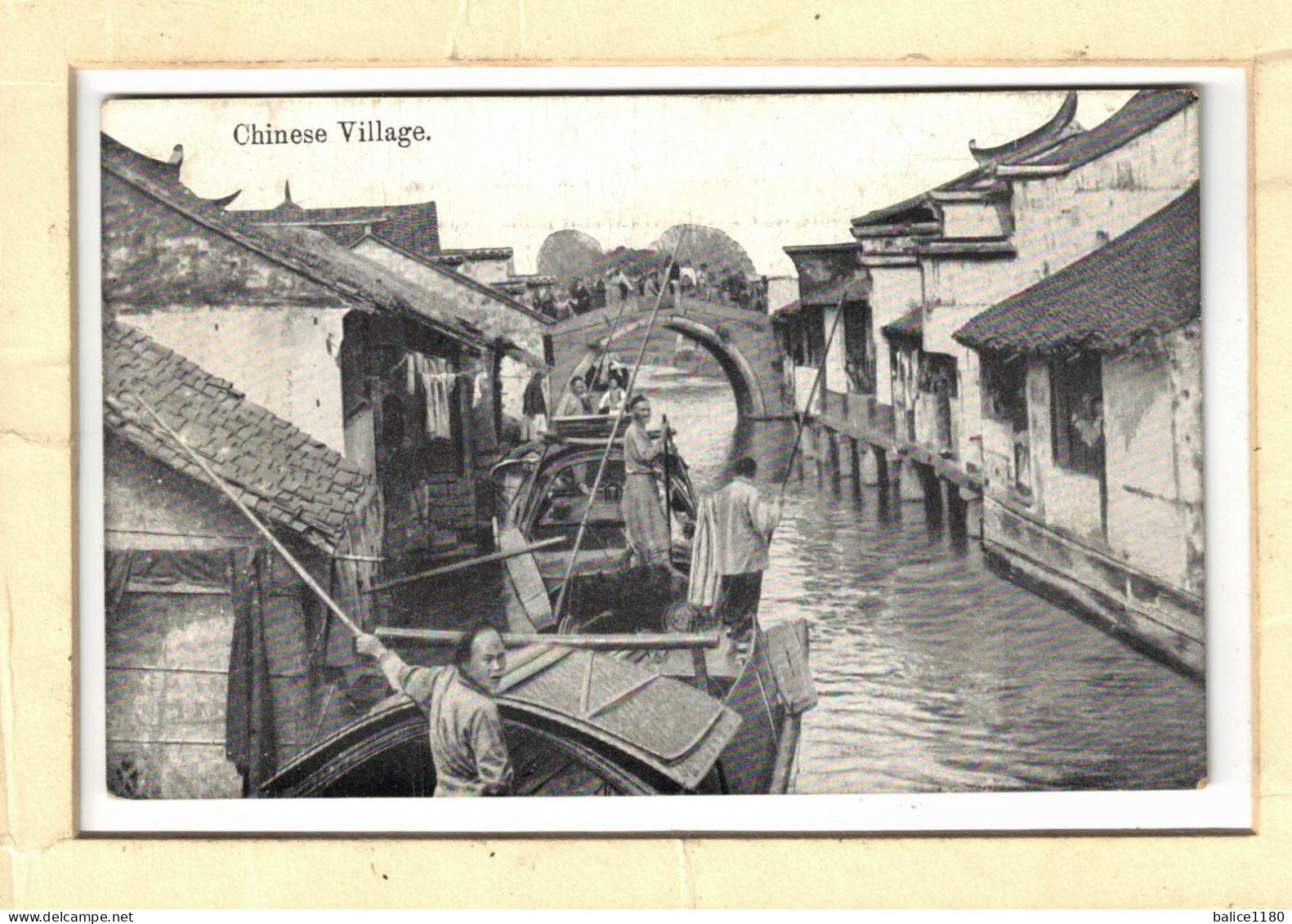 CPA CHINE CHINA  VILLAGE CHINOIS CHINESE VILLAGE RIVER BRIDGE BOATS  Old Postcard - China