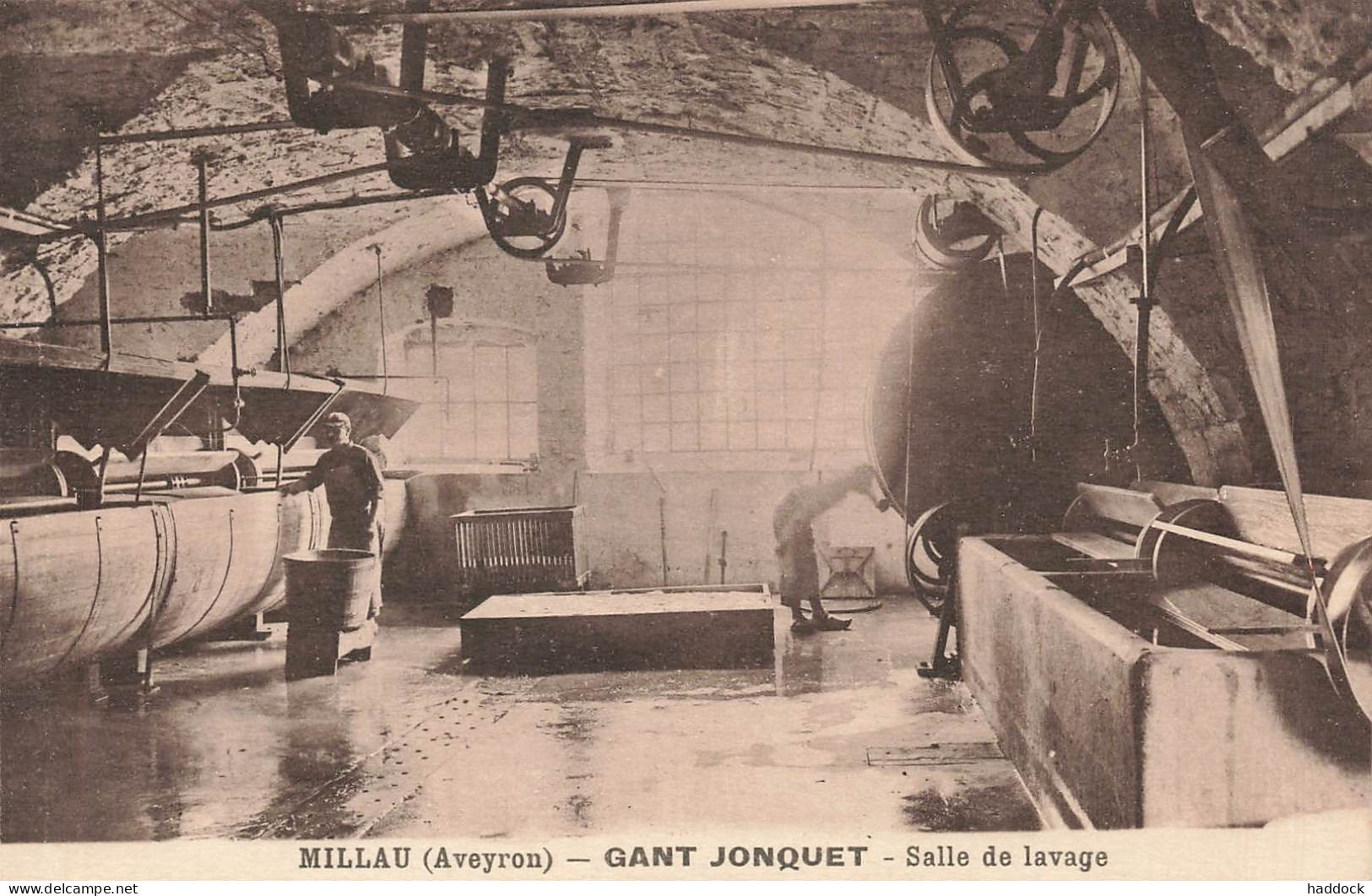 MILLAU : GANT JONQUET - SALLE DE LAVAGE - Millau