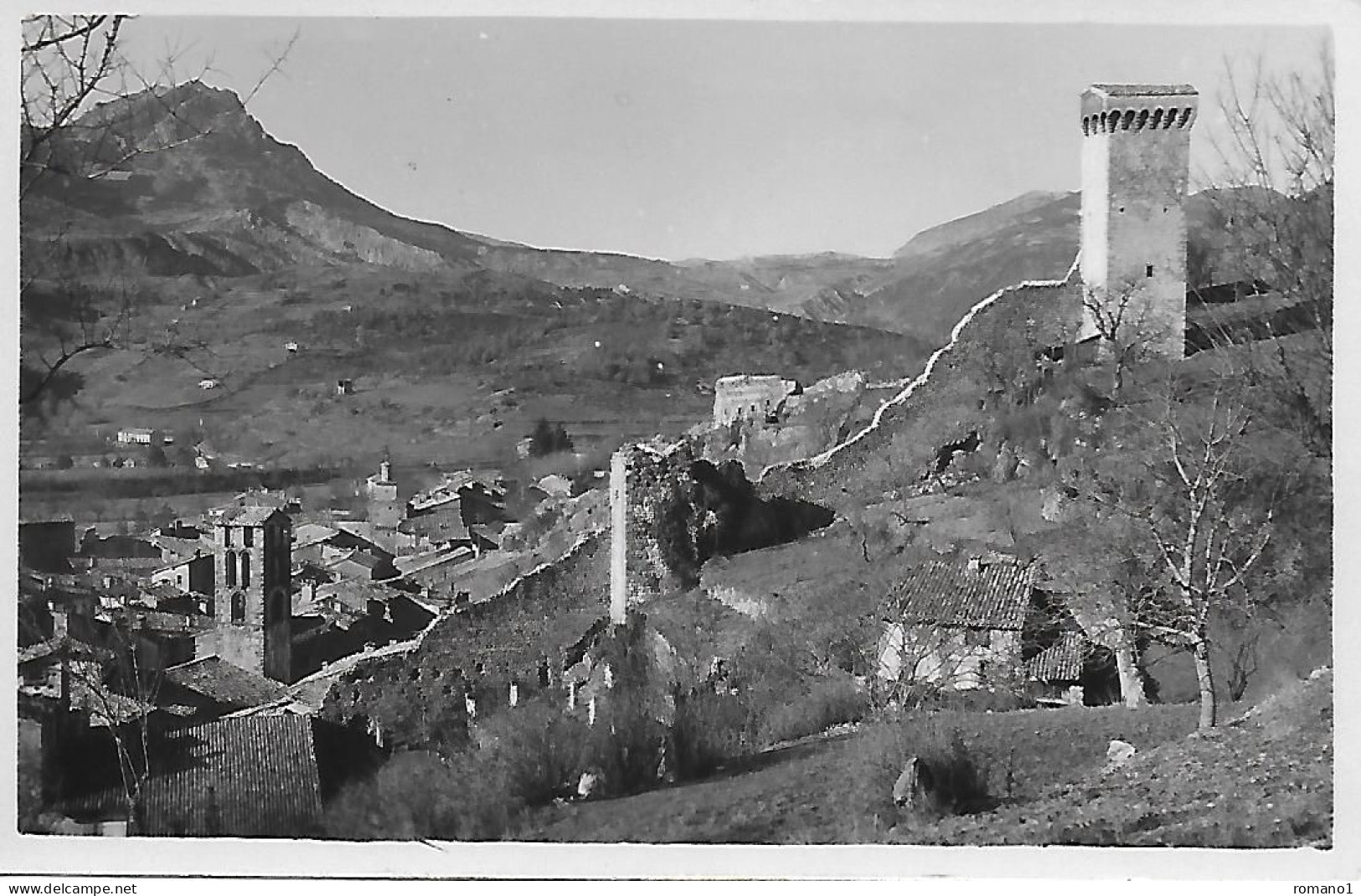 04)   CASTELLANE  - Les Tours Et Les Remparts - Castellane