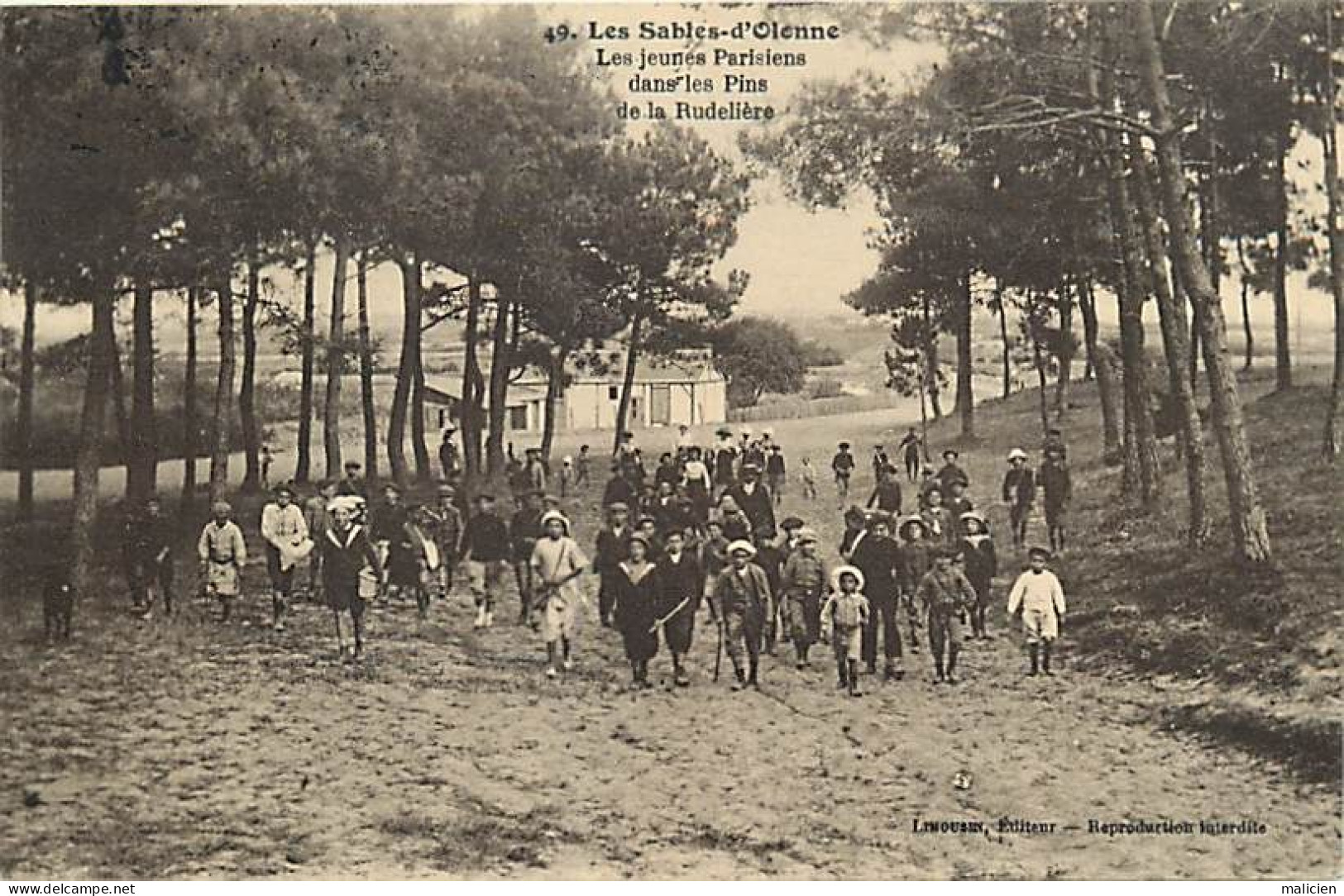 - Vendée -ref-F200- Sables D Olonne - Jeunes Parisiens Dans Les Pins De La Rudelière - - Sables D'Olonne