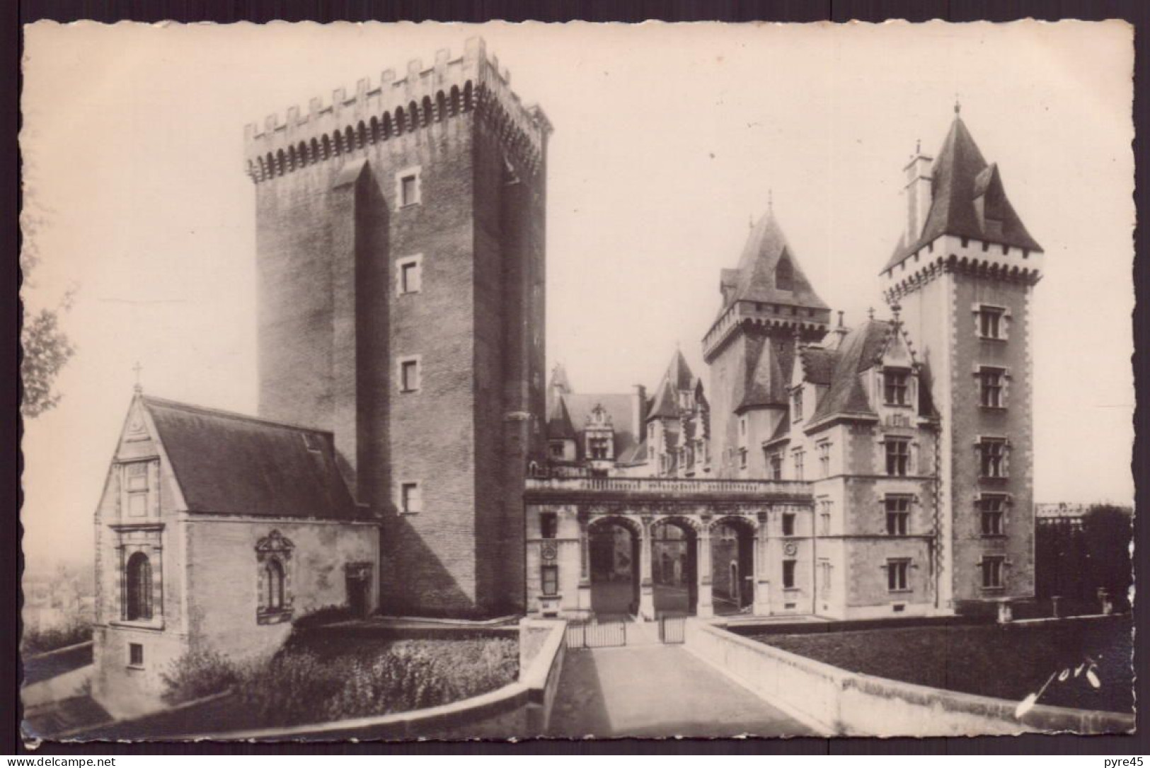 PAU LE CHATEAU HENRI IV ENTREE PRINCIPALE ET LA CHAPELLE 64 - Pau