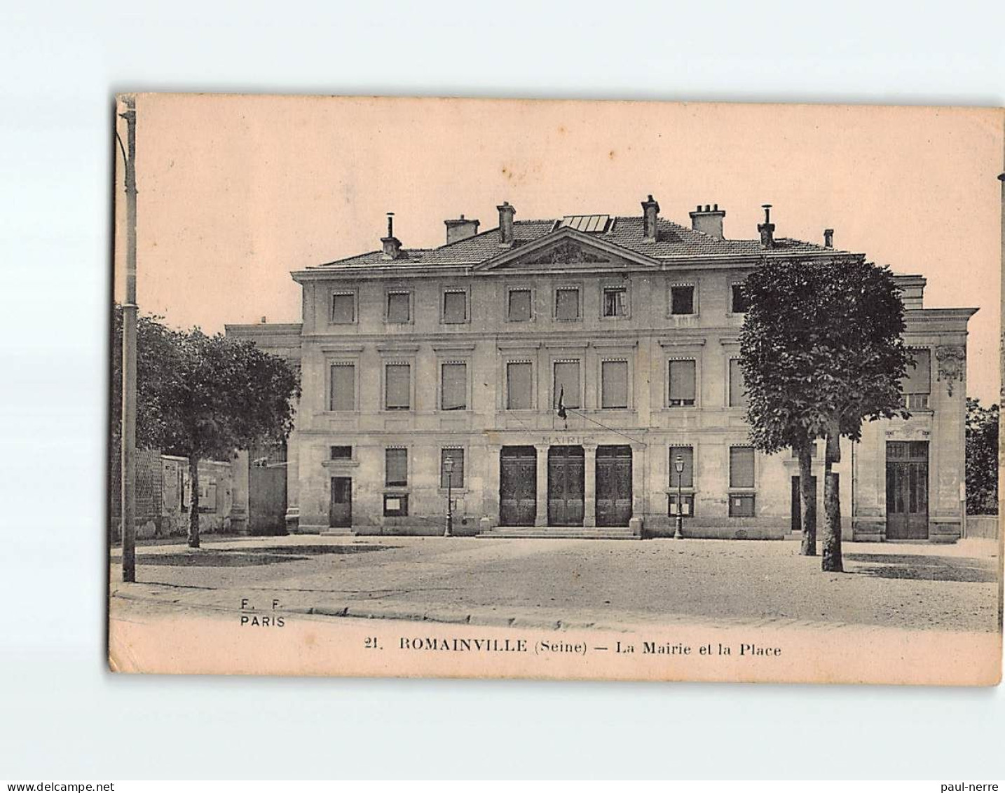 ROMAINVILLE : La Mairie Et La Place - état - Romainville