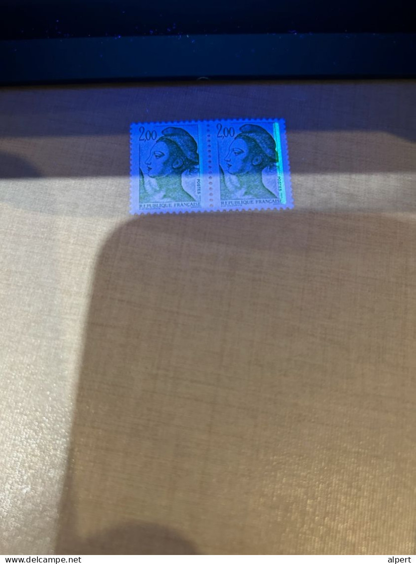 2484 D Une Bande à Droite Tenant à Sans Phosphore.jpg - Unused Stamps