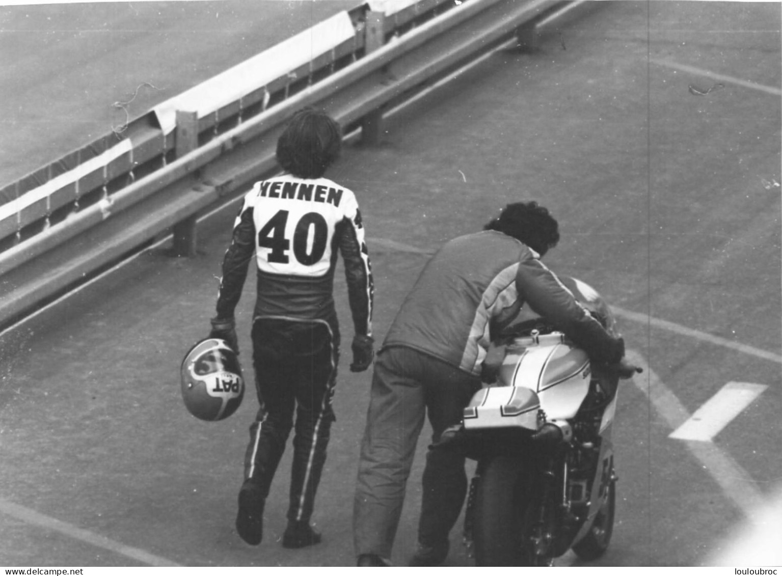 GRAND PRIX DE FRANCE MOTO LE MANS 1976 PILOTE  PAT HENNEN PHOTO DE PRESSE  17X12CM - Sport