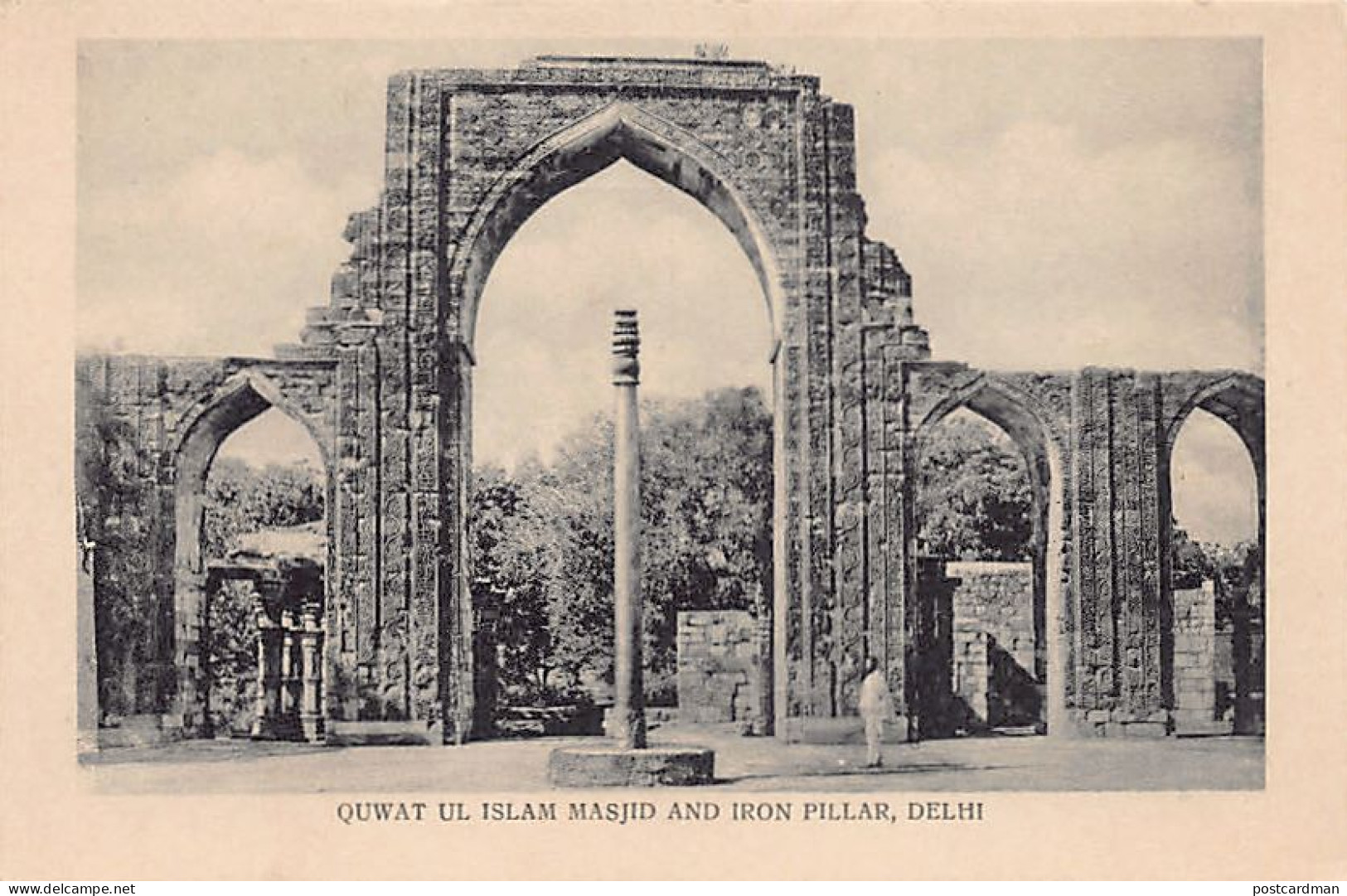 India - DELHI - Quwat Ul Islam Masjid And Iron Pillar - India