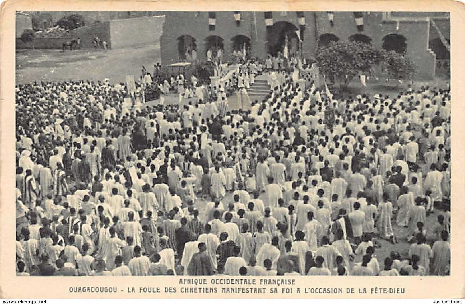 Burkina Faso - OUAGADOUGOU - La Foule Des Chrétiens Manidestant Sa Foi à L'occasion De La Fête-Dieu - Ed. Soeurs Mission - Burkina Faso