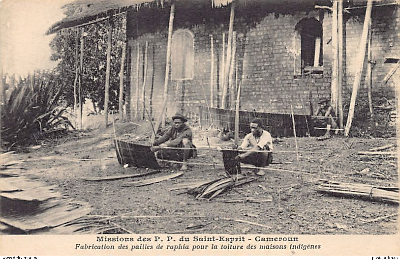 Cameroun - Fabrication Des Pailles De Raphia Pour La Toiture Des Maisons Indigèness - Ed. P.P. Du Saint-Esprit  - Cameroun
