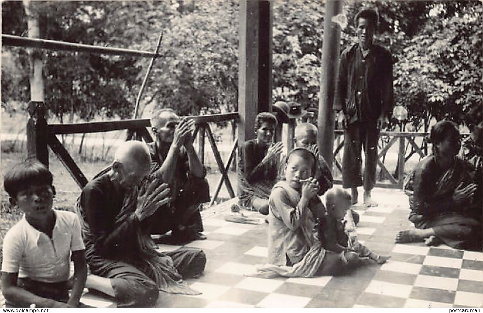 Cambodge - Groupe De Bonzes - CARTE PHOTO - Ed. Inconnu  - Cambodge